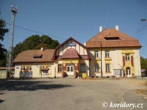 Votice - opravená výpravní budova bývalého nádraží z roku 1917